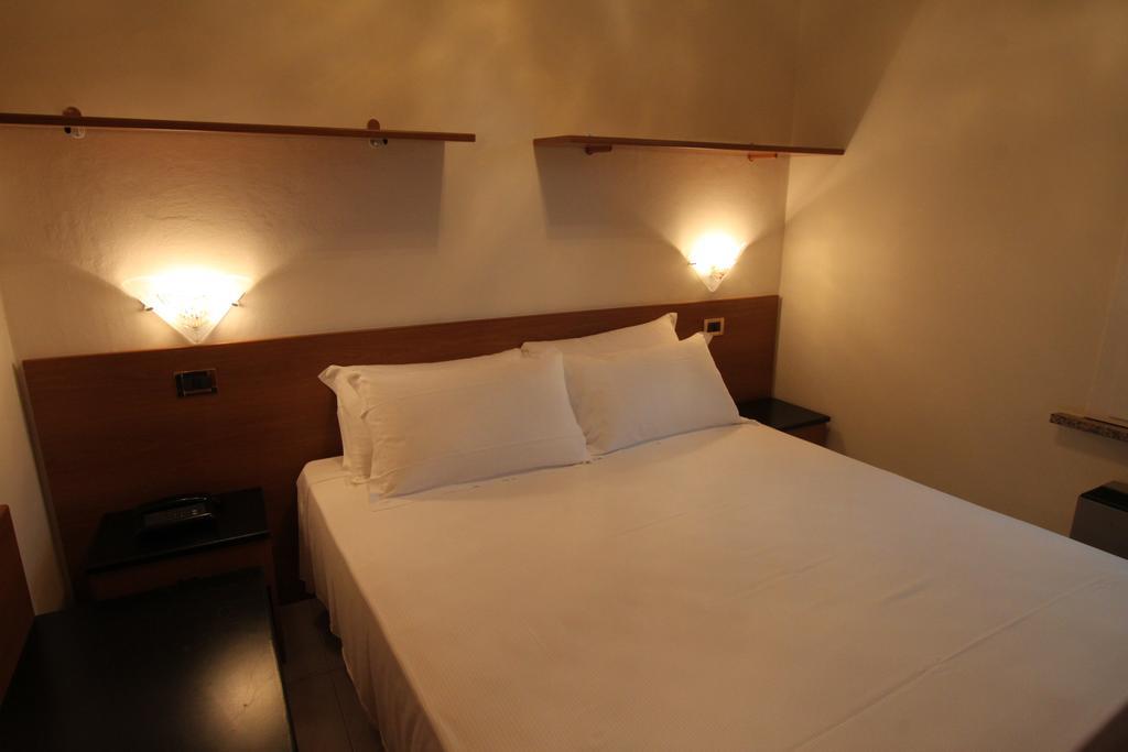 Street Hotel Comacchio Phòng bức ảnh