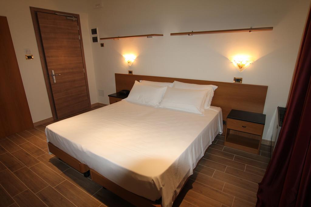 Street Hotel Comacchio Phòng bức ảnh