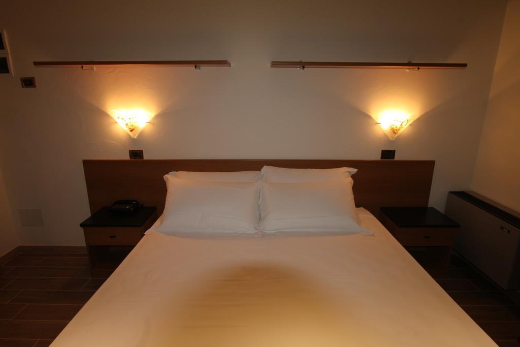 Street Hotel Comacchio Phòng bức ảnh